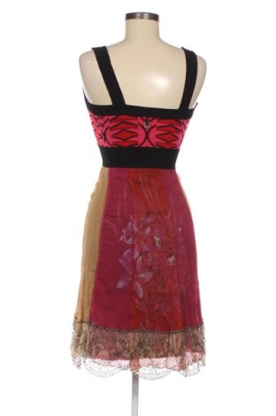 Kleid Save The Queen, Größe M, Farbe Mehrfarbig, Preis 66,50 €