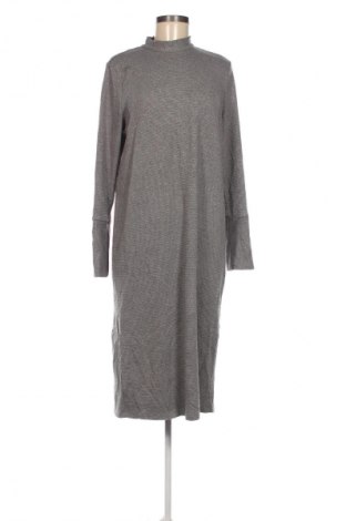 Kleid Selected Femme, Größe L, Farbe Grau, Preis 56,99 €