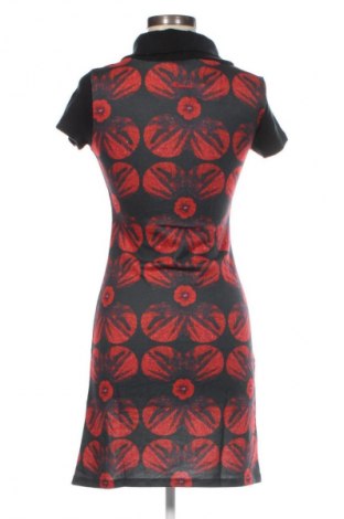 Kleid Smash, Größe S, Farbe Mehrfarbig, Preis 20,99 €