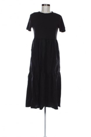 Kleid Stradivarius, Größe M, Farbe Schwarz, Preis 10,68 €