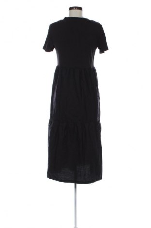 Kleid Stradivarius, Größe M, Farbe Schwarz, Preis 10,68 €