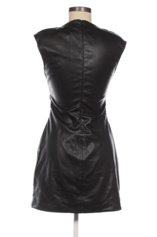 Kleid Stradivarius, Größe M, Farbe Schwarz, Preis 15,00 €