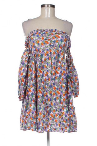Kleid Trendyol, Größe M, Farbe Mehrfarbig, Preis 55,24 €