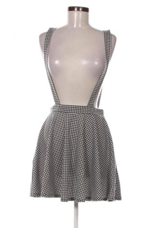 Latzkleid Boohoo, Größe M, Farbe Mehrfarbig, Preis 14,83 €