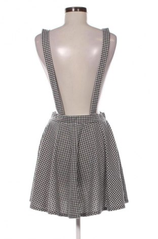 Latzkleid Boohoo, Größe M, Farbe Mehrfarbig, Preis 14,83 €