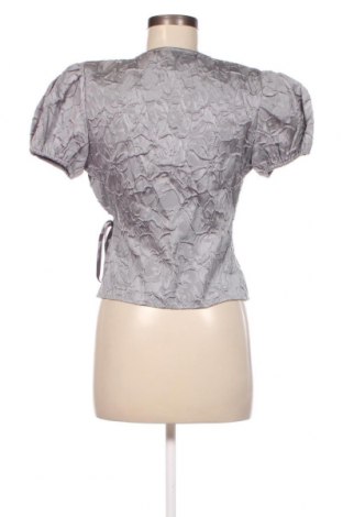 Дамска блуза NA-KD, Размер M, Цвят Сив, Цена 72,00 лв.