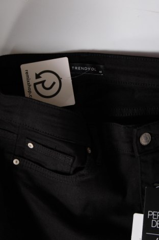 Dámske džínsy  Trendyol, Veľkosť M, Farba Čierna, Cena  44,85 €