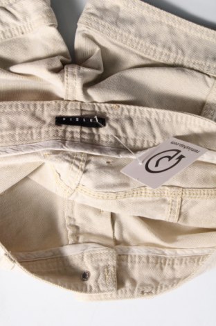Дамски къс панталон Sisley, Размер L, Цвят Бежов, Цена 24,00 лв.