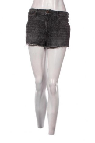Γυναικείο κοντό παντελόνι Wrangler, Μέγεθος M, Χρώμα Γκρί, Τιμή 7,36 €