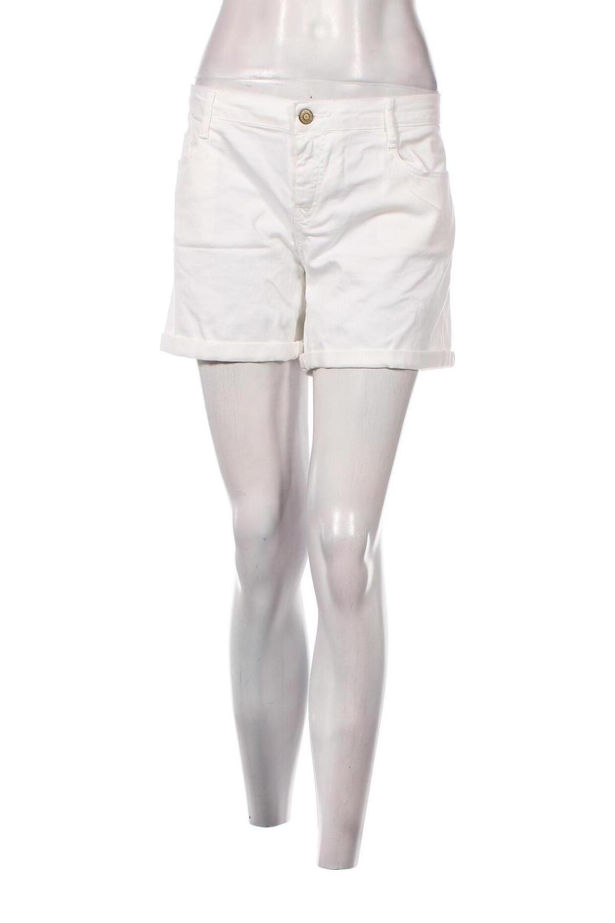 Дамски къс панталон Le Temps Des Cerises, Размер XL, Цвят Бял, Цена 72,00 лв.
