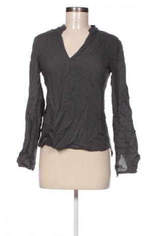 Damen Shirt Q/S by S.Oliver, Größe XS, Farbe Grau, Preis € 3,99