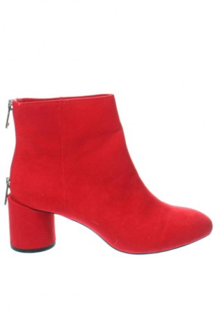 Damen Stiefeletten Bershka, Größe 38, Farbe Rot, Preis 46,65 €