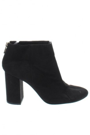 Botine de damă Pull&Bear, Mărime 40, Culoare Negru, Preț 130,80 Lei