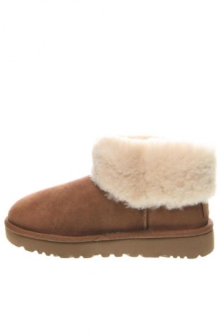 Дамски ботуши UGG Australia, Размер 36, Цвят Кафяв, Цена 246,49 лв.