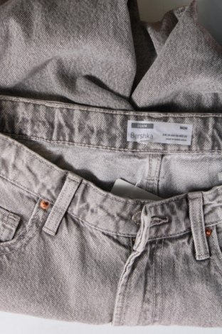 Blugi de femei Bershka, Mărime M, Culoare Gri, Preț 50,29 Lei