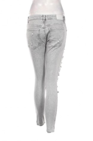 Damskie jeansy Bershka, Rozmiar M, Kolor Szary, Cena 41,99 zł