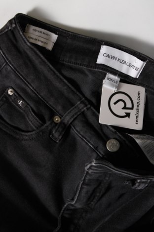 Damskie jeansy Calvin Klein, Rozmiar M, Kolor Czarny, Cena 297,99 zł