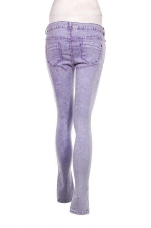 Damskie jeansy Crazy World, Rozmiar S, Kolor Fioletowy, Cena 26,99 zł