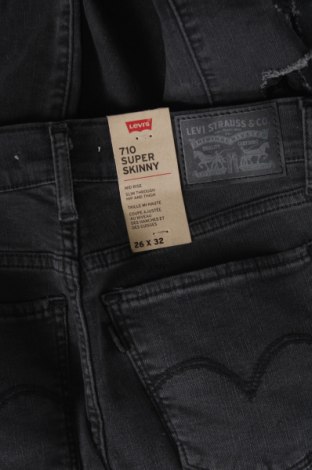 Dámské džíny  Levi's, Velikost S, Barva Šedá, Cena  1 249,00 Kč