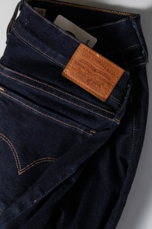 Γυναικείο Τζίν Levi's, Μέγεθος M, Χρώμα Μπλέ, Τιμή 27,99 €