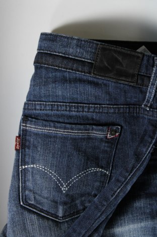 Γυναικείο Τζίν Levi's, Μέγεθος M, Χρώμα Μπλέ, Τιμή 15,99 €