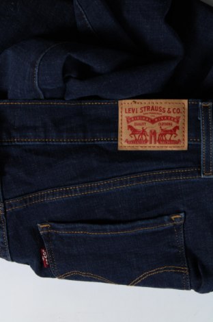 Дамски дънки Levi's, Размер L, Цвят Син, Цена 26,99 лв.