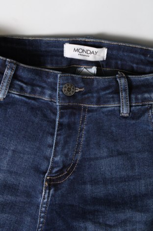 Damskie jeansy Monday Premium, Rozmiar M, Kolor Niebieski, Cena 37,99 zł