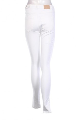 Damen Jeans ONLY, Größe M, Farbe Weiß, Preis 13,99 €