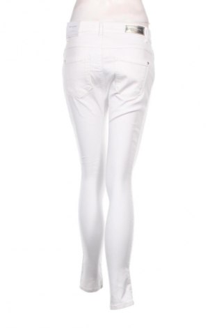 Damskie jeansy ONLY Carmakoma, Rozmiar L, Kolor Biały, Cena 67,99 zł