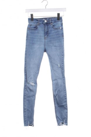 Damskie jeansy Pull&Bear, Rozmiar XXS, Kolor Niebieski, Cena 41,99 zł