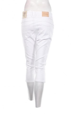 Damen Jeans Zabaione, Größe M, Farbe Weiß, Preis 10,99 €