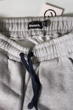 Pantaloni scurți de femei Bench, Mărime S, Culoare Gri, Preț 50,99 Lei