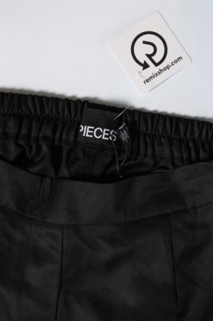 Pantaloni scurți de femei Pieces, Mărime M, Culoare Negru, Preț 50,99 Lei