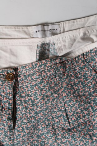 Pantaloni scurți de femei Second Female, Mărime M, Culoare Multicolor, Preț 79,99 Lei