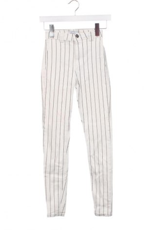 Pantaloni de femei Bershka, Mărime XXS, Culoare Alb, Preț 73,98 Lei