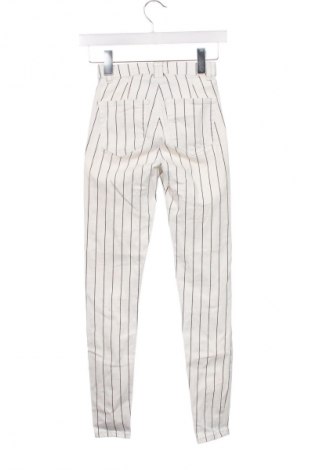 Pantaloni de femei Bershka, Mărime XXS, Culoare Alb, Preț 73,98 Lei