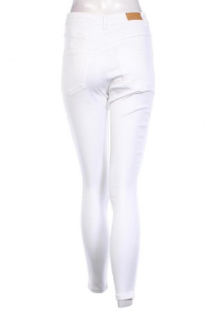 Damenhose Vero Moda, Größe M, Farbe Weiß, Preis 10,99 €