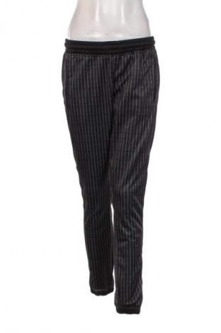 Pantaloni trening de femei Mister Tee, Mărime M, Culoare Negru, Preț 44,99 Lei