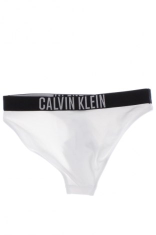 Детски бански Calvin Klein Swimwear, Размер 12-13y/ 158-164 см, Цвят Бял, Цена 62,79 лв.