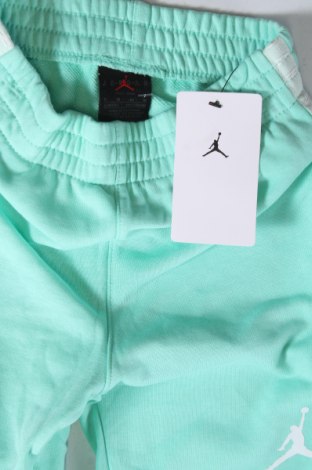 Pantaloni scurți pentru copii Air Jordan Nike, Mărime 5-6y/ 116-122 cm, Culoare Verde, Preț 157,99 Lei