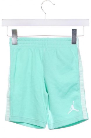 Детски къс панталон Air Jordan Nike, Размер 5-6y/ 116-122 см, Цвят Зелен, Цена 52,79 лв.