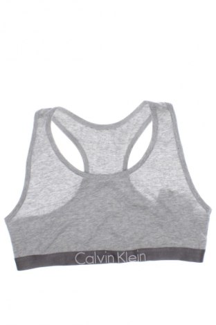 Детско бельо Calvin Klein, Размер 9-10y/ 140-146 см, Цвят Сив, Цена 41,99 лв.