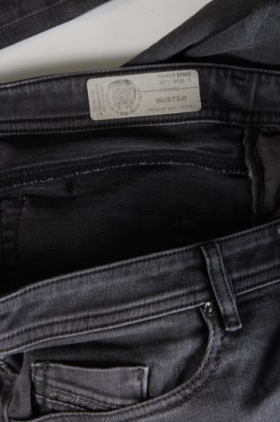 Herren Jeans Diesel, Größe L, Farbe Grau, Preis 43,61 €