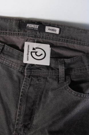 Herren Jeans Pioneer, Größe M, Farbe Braun, Preis 7,49 €