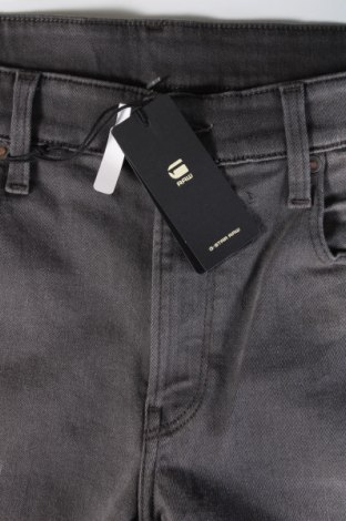 Pantaloni scurți de bărbați G-Star Raw, Mărime M, Culoare Gri, Preț 240,99 Lei