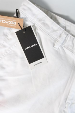 Мъжки къс панталон Jack & Jones, Размер M, Цвят Бял, Цена 28,99 лв.