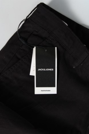 Pantaloni scurți de bărbați Jack & Jones, Mărime M, Culoare Negru, Preț 81,49 Lei