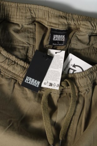 Pantaloni scurți de bărbați Urban Classics, Mărime L, Culoare Verde, Preț 102,99 Lei