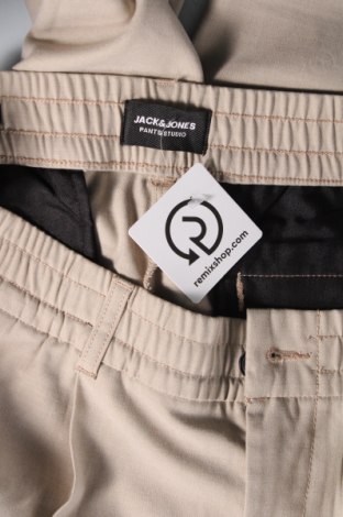 Pantaloni de bărbați Jack & Jones, Mărime L, Culoare Bej, Preț 97,99 Lei