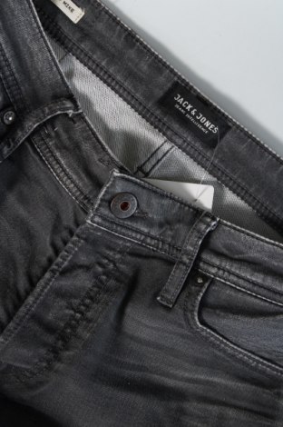 Pantaloni de bărbați Jack & Jones, Mărime M, Culoare Gri, Preț 134,99 Lei